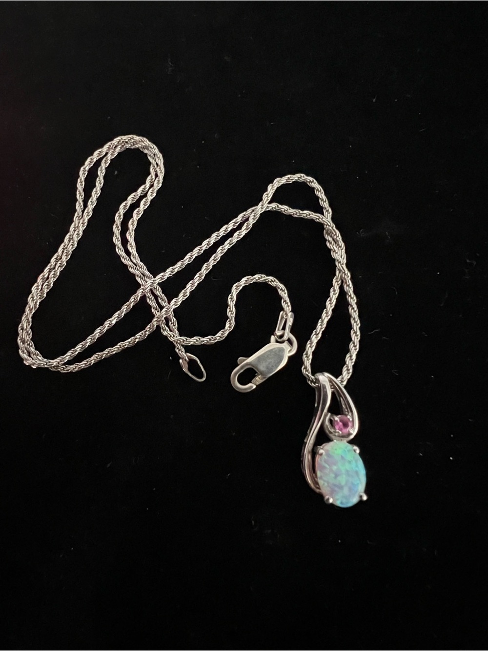 925 STERLING SILVER OPAL AND RUBY NECKLACE.  VINTAGE 18in